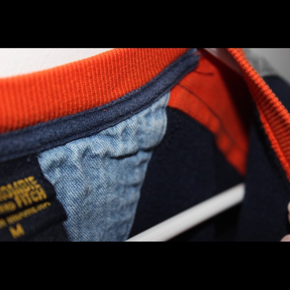 Vintage Abercrombie & Fitch V-Neck Sweatshirt - Picture 8 of 10